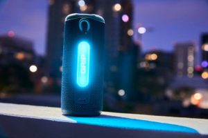 JBL Grip Outdoor-Bluetooth-Lautsprecher mit Seilhaken und Ambient-Light