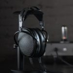 Audeze zeigt neuen elektrostatischen Luxus-Kopfhörer CRBN
