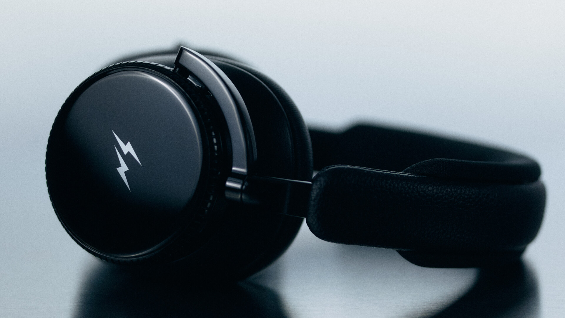 Bang & Olufsen × Fragment Design – Beoplay H100 limitiert für