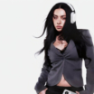 Charli xcx trägt Nothing Headphone (a) fünf Tage am Stück – und wird Anteilseignerin