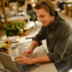 Jabra Evolve3: Drei neue Headsets mit ANC in Calls und KI-Spracherfassung