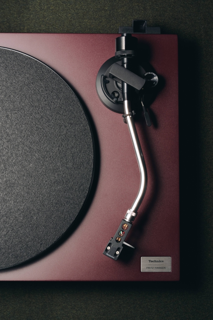 Technics SL-40CBT Fritz Hansen: 300 Exemplare, Burgunderrot