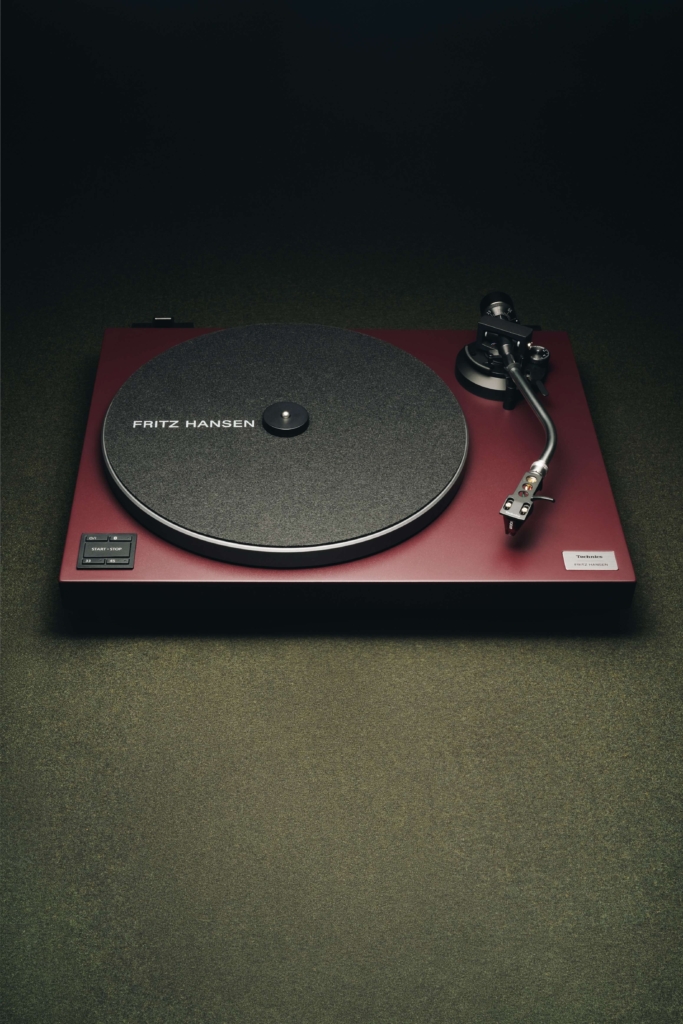 Technics SL-40CBT Fritz Hansen: 300 Exemplare, Burgunderrot