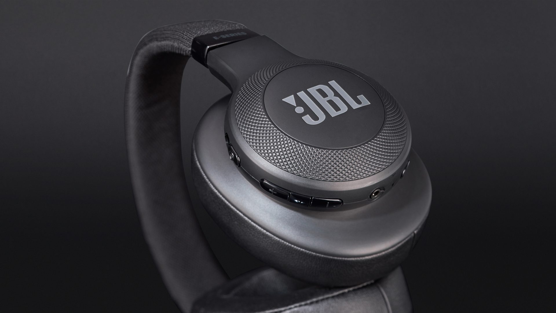 JBL E55BT im Test bei kopfhoerer.de